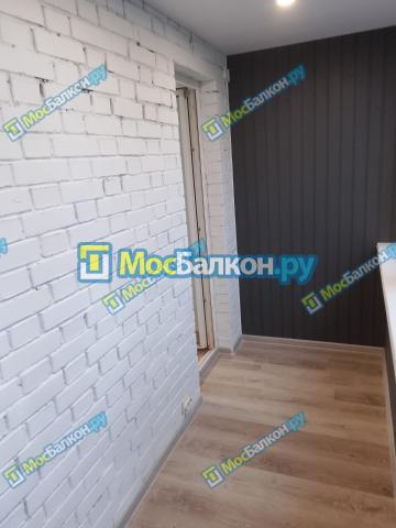 пластиковое остекление балкона и отделка вагонкой