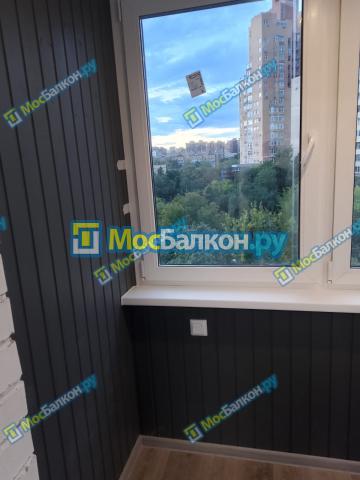 пластиковое остекление балкона и отделка вагонкой
